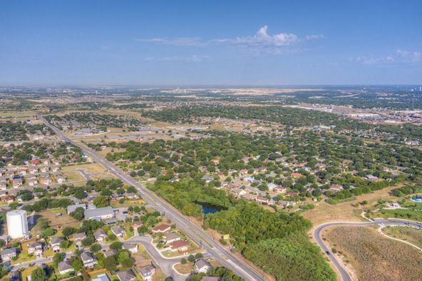 648 W County Line Rd, New Braunfels, TX 78130